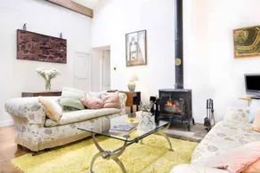 Private Cottage Rental Surrounded by Woodland in West Yorkshire, England - Image 2