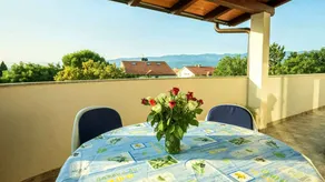 Flat with garden, barbecue & terrace - Image 2