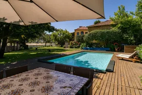 Familienfreundliches großzügiges Ferienhaus mit privatem Pool, Terrasse und Garten | Seeblick | Strand in der Nähe | Ideal für Homeoffice | Haustiere sind willkommen - Image 2