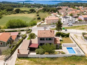 Casa vacacional con 5 habitaciones para 10 personas - Image 2