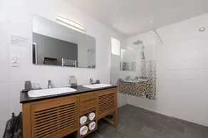 Maison d'hôtes avec jardin, barbecue et terrasse | Vue jardin - Image 4