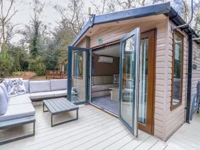 Cottage with BBQ, pool & garden - Image 2