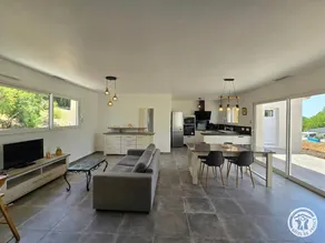 Flat with garden & BBQ - Image 2