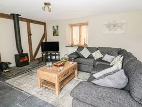 Family-friendly pleasant cottage with hot tub, barbeque & garden - Image 5