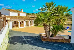 Fully equipped lovely villa with private pool, garden & BBQ | Mountain view | Good for workation - Image 4