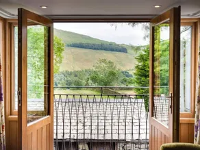 Cottage with garden - Image 3