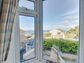 Cottage with garden | Beach view - Image 4