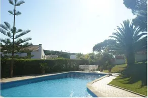 Villa Quadradinhos 3Q 4 Bedrooms Private Pool Short Walk To The Praca - Image 2
