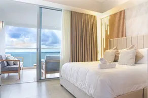 Apartamento vacacional apta para familias con terraza y piscina | Vistas al agua | En la playa - Image 3