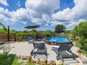 Holiday home with barbecue, garden & terrace - Image 2
