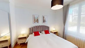 Bright & Airy 1-Bed Apartment with 2 Bathrooms - Lausanne City Centre - Image 5