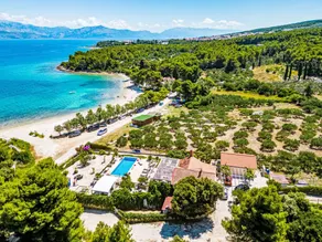 Fully equipped holiday home with private pool, terrace & hot tub | Sea view | Beach nearby | Pet-friendly - Image 3