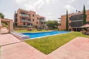 Apartment with pool & terrace - Image 5