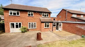 Duxford Spacious 4BR Home Near IWM Duxford Aviation - Image 5