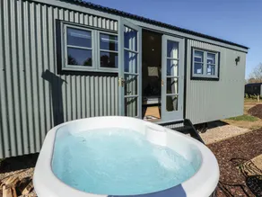Cottage avec jacuzzi, barbecue et jardin - Image 2