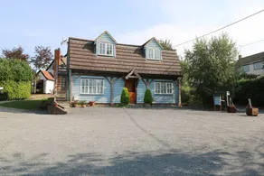 Family-oriented charming cottage with garden - Image 2