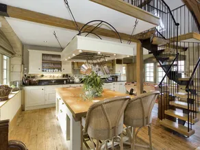 Family-oriented cottage with garden - Image 5