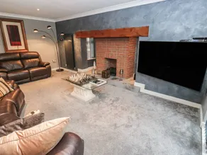 Cottage with jacuzzi & garden - Image 4