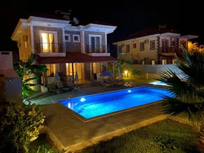 Villa with barbeque, private pool & garden - Image 2