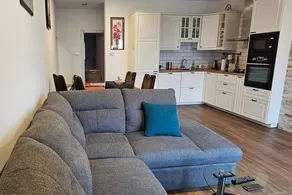 Holiday apartment with BBQ & garden - Image 4