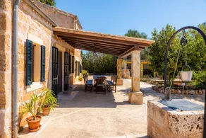Holiday home with barbecue, garden & terrace | Mountain view - Image 4