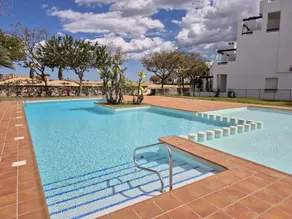 Children-friendly flat with BBQ, pool & terrace | Golf view - Image 5
