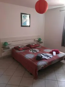 Holiday apartment with barbeque, pool & terrace - Image 4