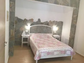 Appartamento con terrazza e giardino - Image 2