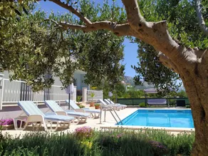 Casa con terraza, piscina privada y jardín | Vistas a la naturaleza - Image 3