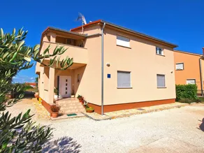 Holiday apartment with terrace - Image 2