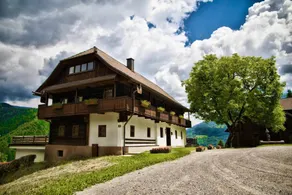Holiday home with terrace & garden - Image 2