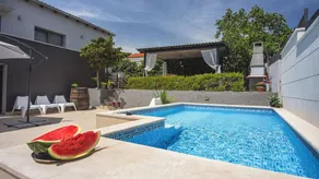 Fully equipped lovely holiday home with BBQ, terrace & pool - Image 5
