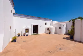 Apartment with terrace, private pool & barbecue - Image 3