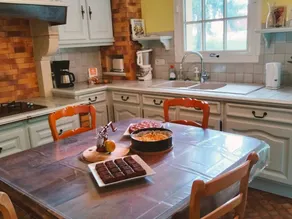 Peaceful forest retreat, perfect for family and friends - Image 2