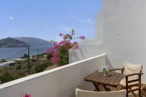 Bed and Breakfast 'No 8' with Sea View, Wi-Fi and Air Conditioning - Image 2