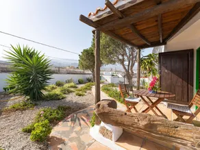 House with BBQ, garden & terrace - Image 2