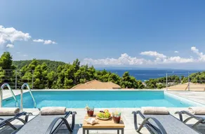 Villa with pool & terrace - Image 2