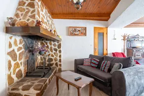 Holiday home with barbeque & terrace | Garden view - Image 3