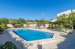 Villa avec barbecue, piscine privée et jardin - Image 2