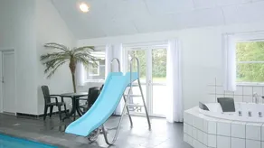 House with garden, terrace & pool - Image 3