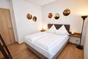 Flat with garden & terrace - Image 3
