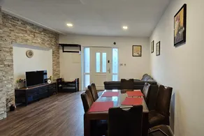 Holiday apartment with BBQ & garden - Image 3