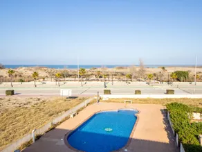 Holiday home with BBQ, garden & pool | Sea view - Image 4