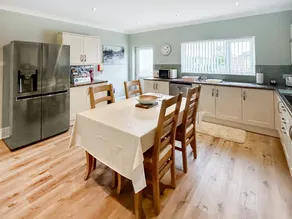 Child-friendly cottage with garden & BBQ | River view | Dogs allowed - Image 5