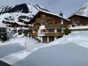 Appartement de vacances entièrement équipé avec terrasse | À côté du ski - Image 4