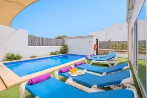 Villa with terrace, BBQ & private pool - Image 2