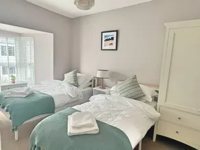 Charming 3 Bed Townhouse Near Llanddwyn Beach - Image 3