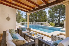 Villa with terrace, barbeque & private pool - Image 3