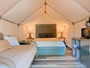 Glamp Like Never Before: Safari Tent Rental Paradise in Cibolo, Texas - Image 4