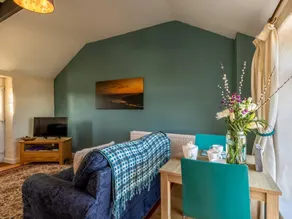 Fully equipped cottage with pool - Image 2